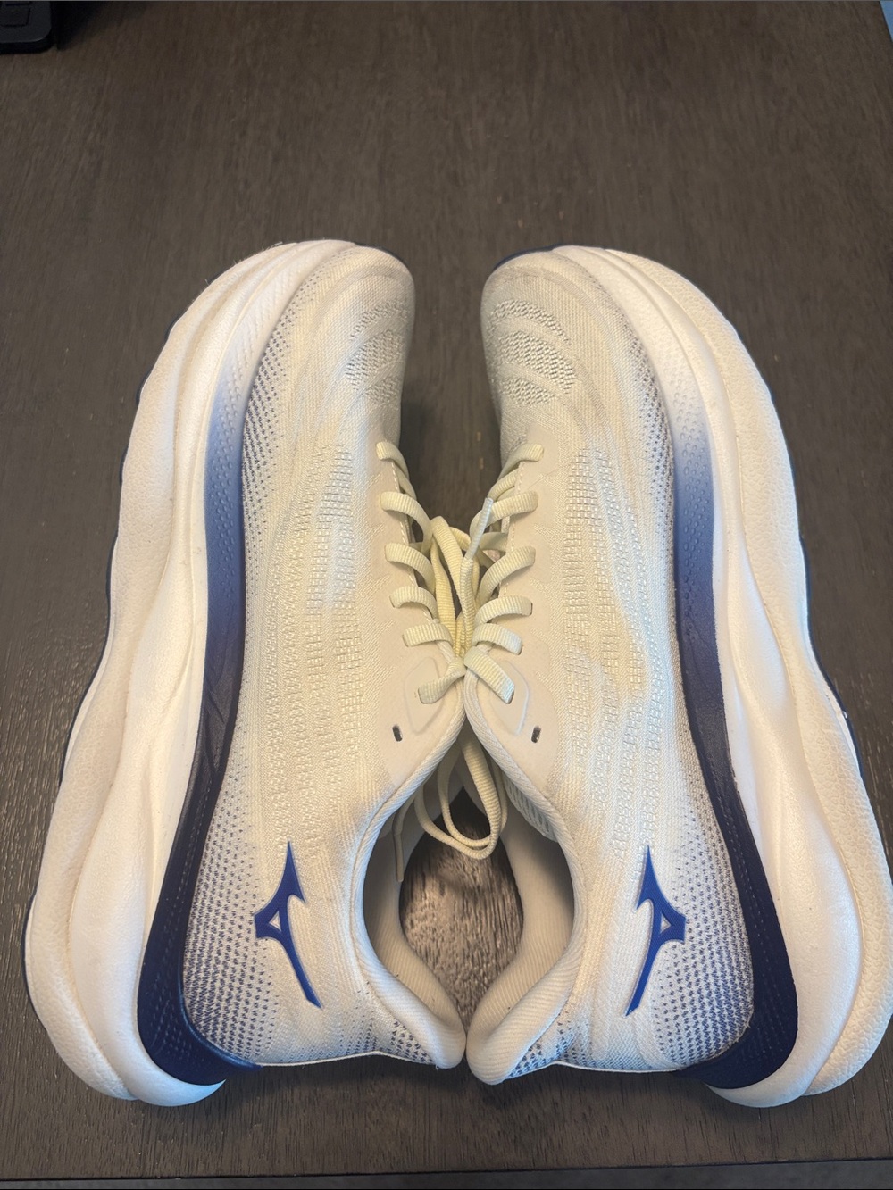 Mizuno White Running Shoes with Blue green and yellow accents - Picture 2 of 5